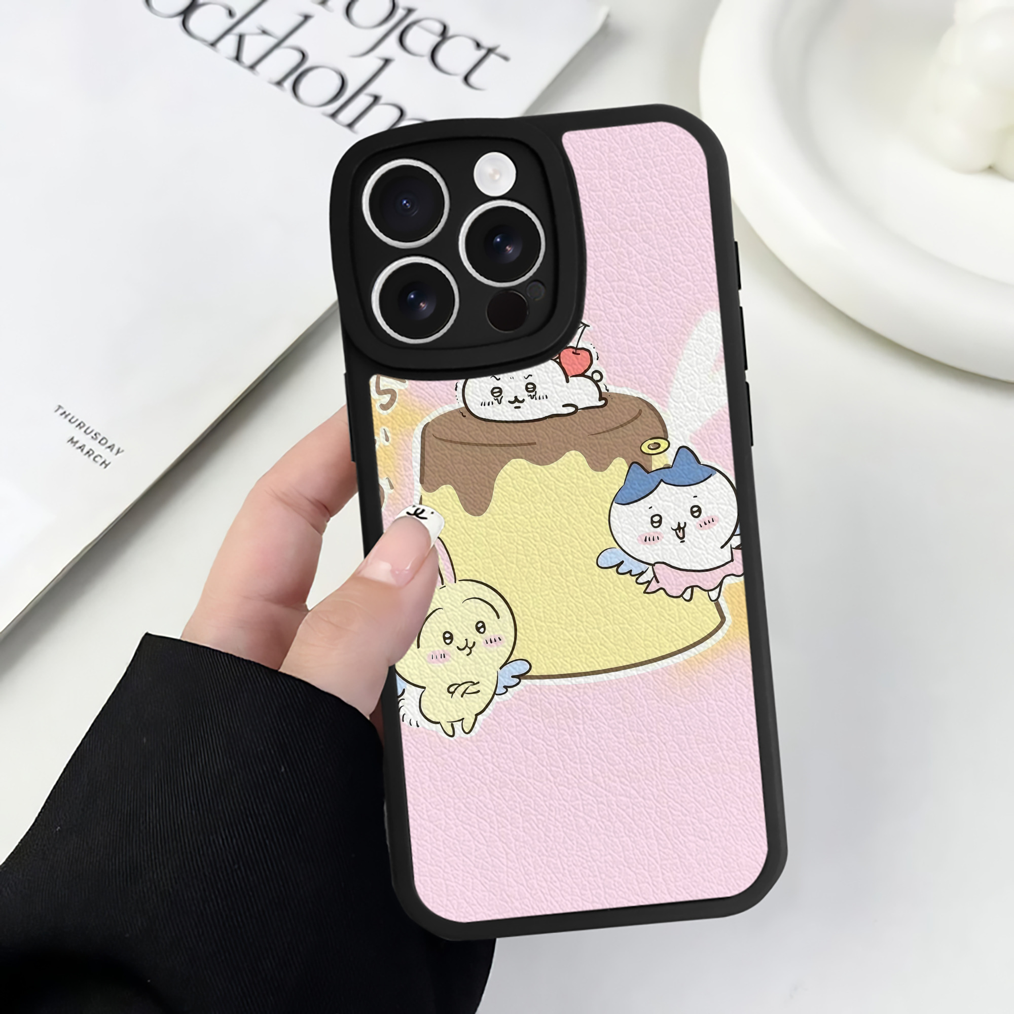 （画像用） ちいかわ Chii-kawa 【iPhone 16シリーズ対応】シリコンスマホケース（レザー調） 材質：シリコン